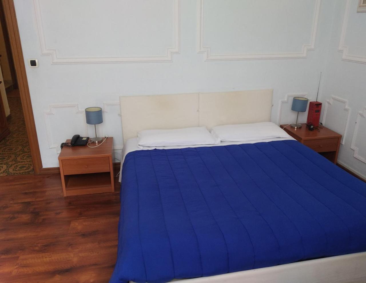Hotel Lucciola Bordighera Buitenkant foto