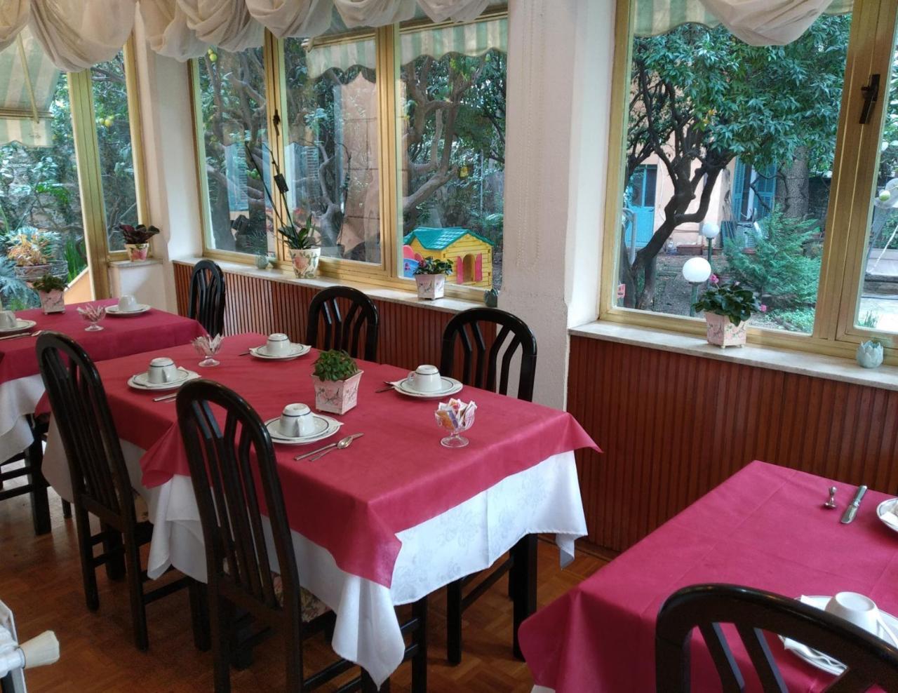 Hotel Lucciola Bordighera Buitenkant foto