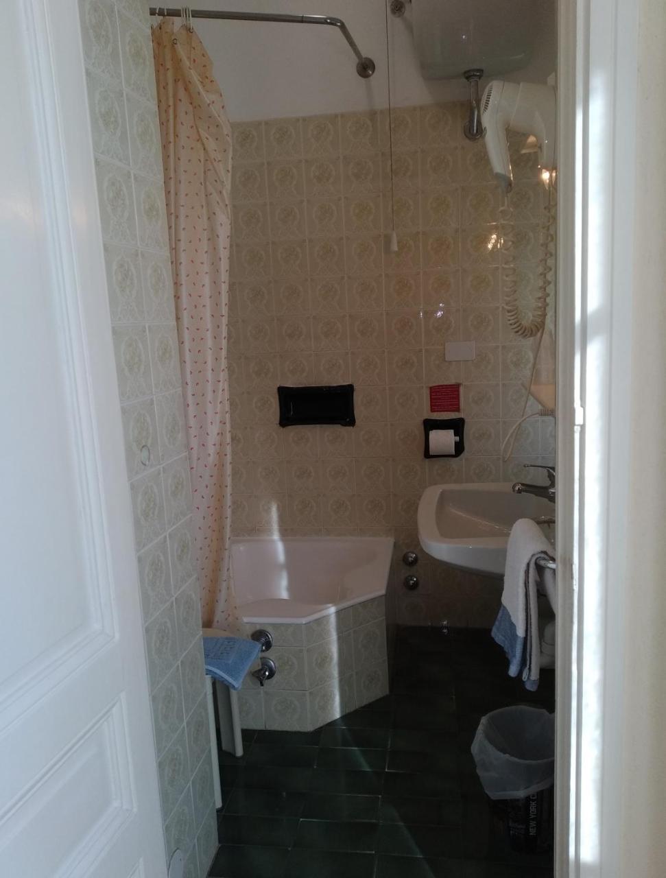 Hotel Lucciola Bordighera Buitenkant foto